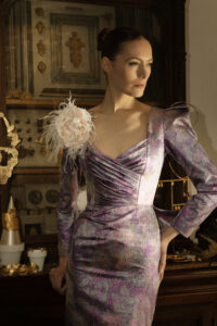 Robe drapée en brocart